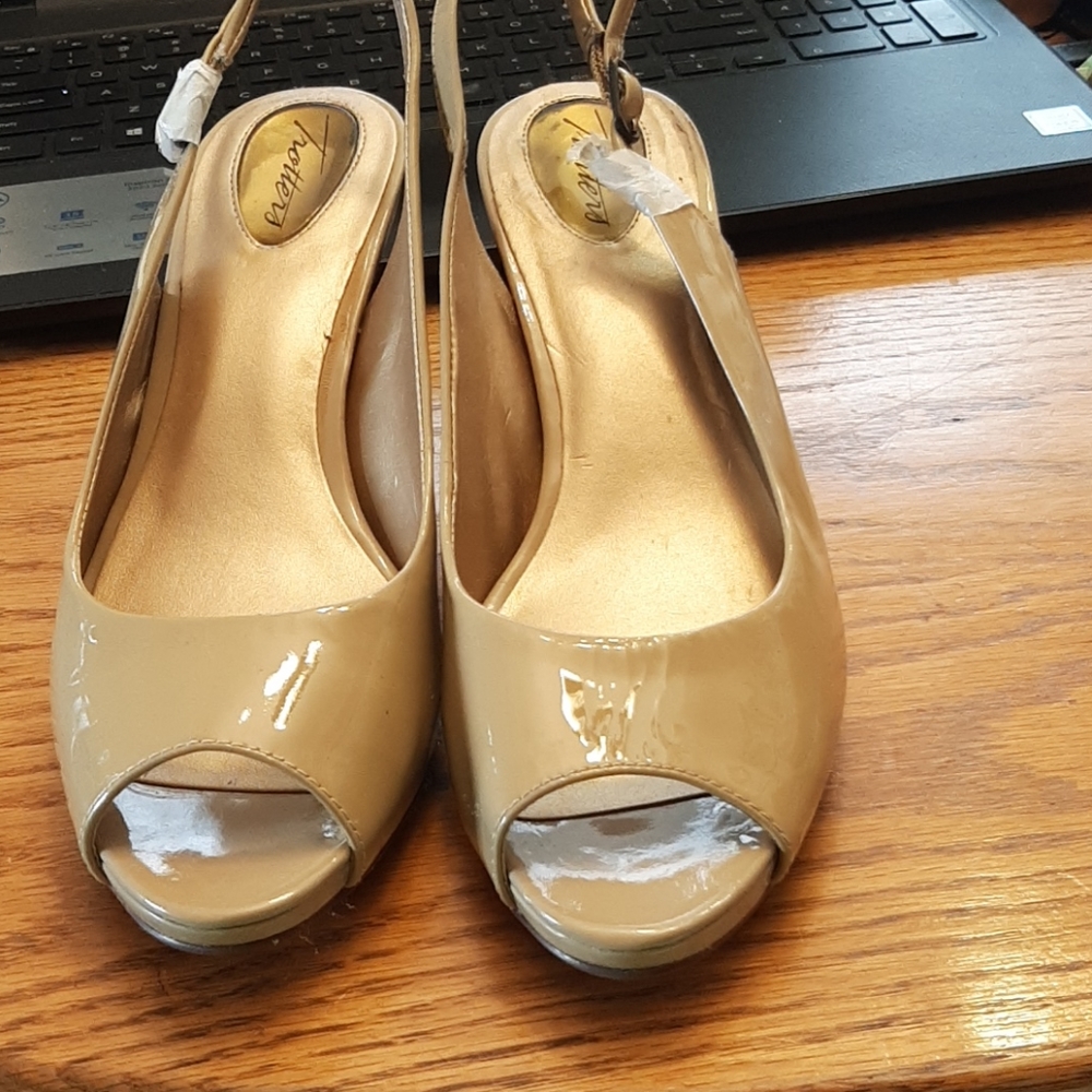 🚺 ladies shoes